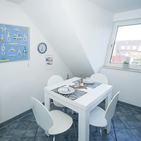 Moewe Apartment *